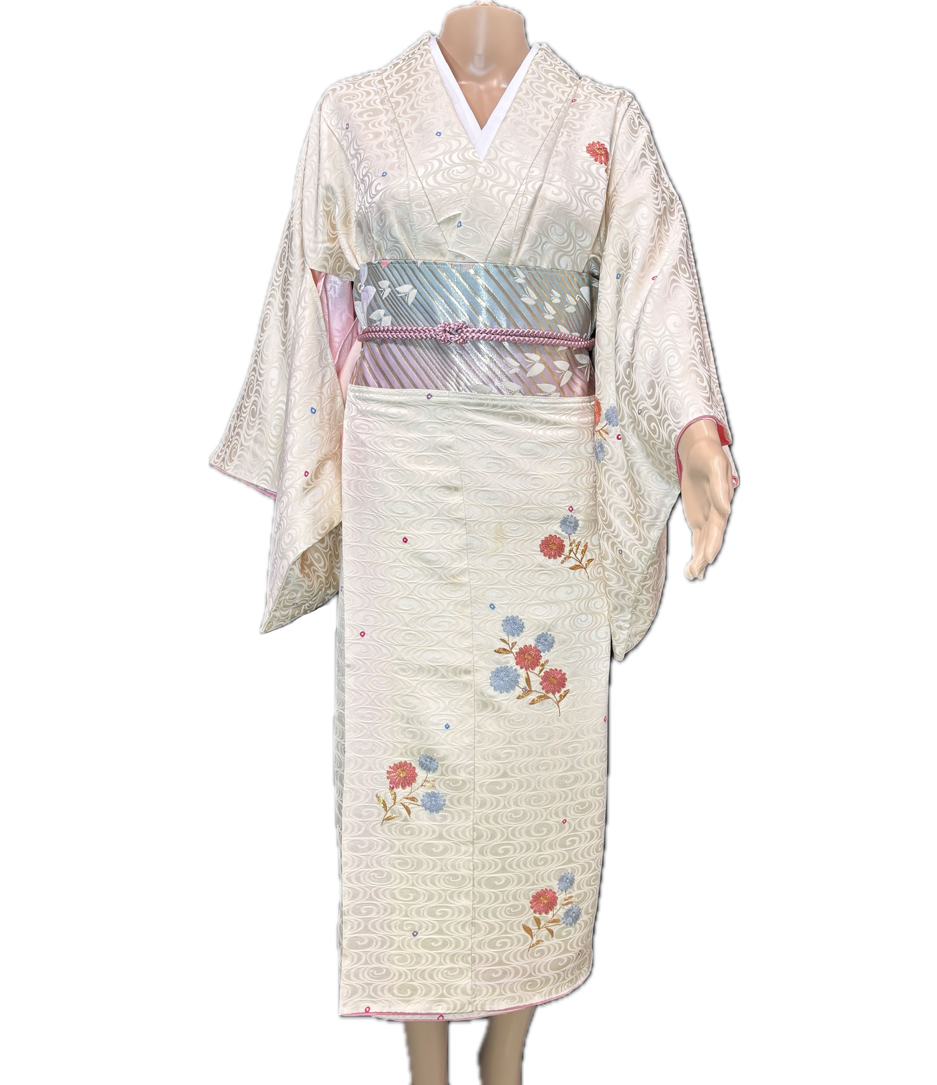 生成りに可憐な菊小紋 Ivory Komon with Petite Chrysanthemums
